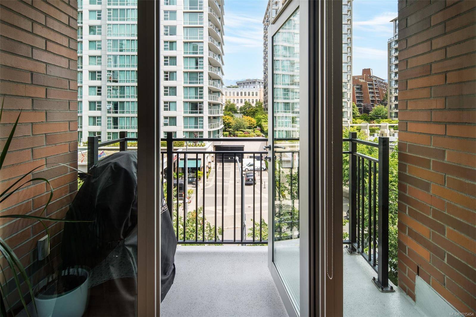 Victoria, BC V8W 1B1,737 Humboldt St #N408