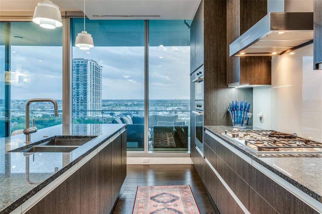 Dallas, TX 75201,3130 N Harwood Street #901