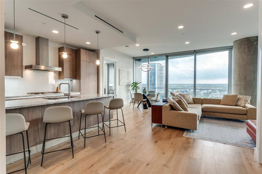 Dallas, TX 75201,3130 N Harwood Street #902