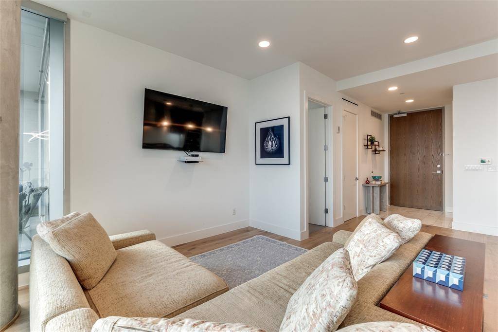 Dallas, TX 75201,3130 N Harwood Street #902