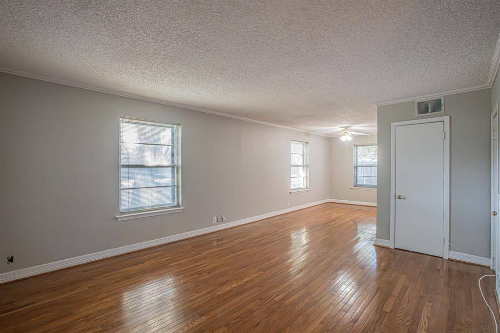 Dallas, TX 75235,4942 Lahoma Street