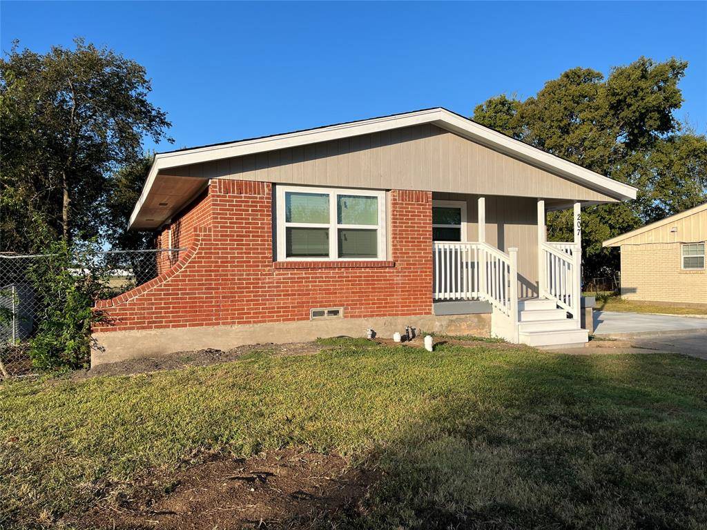 Wilmer, TX 75172,207 Wilmer Heights Drive