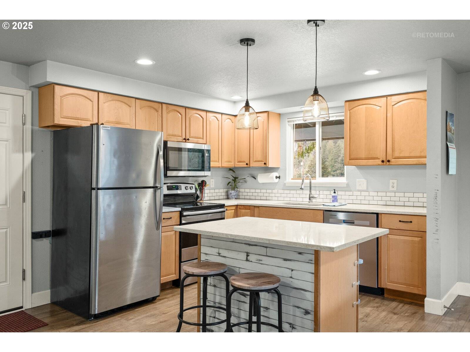 Estacada, OR 97023,410 SW IVY RD