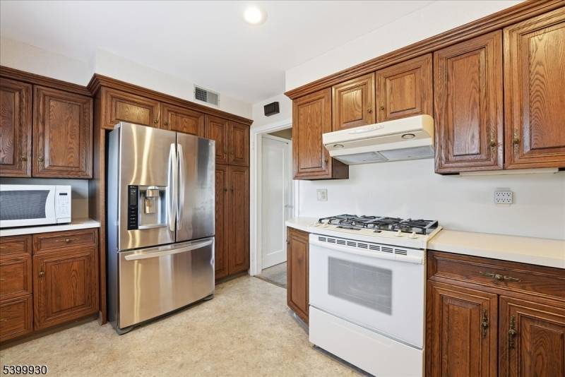 Clifton City, NJ 07012,51 Surrey Ln