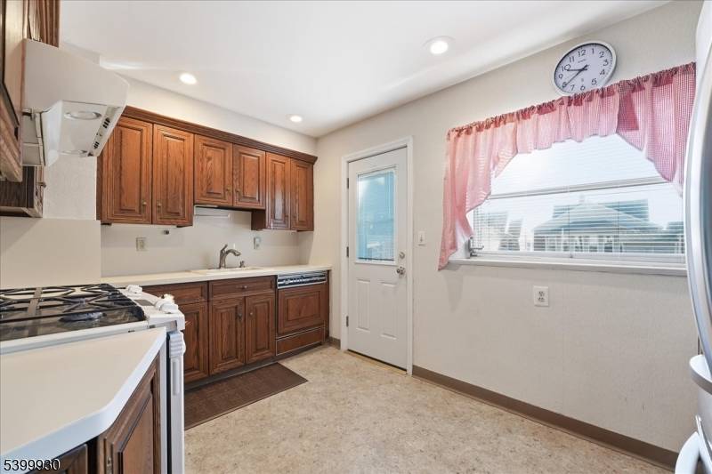 Clifton City, NJ 07012,51 Surrey Ln