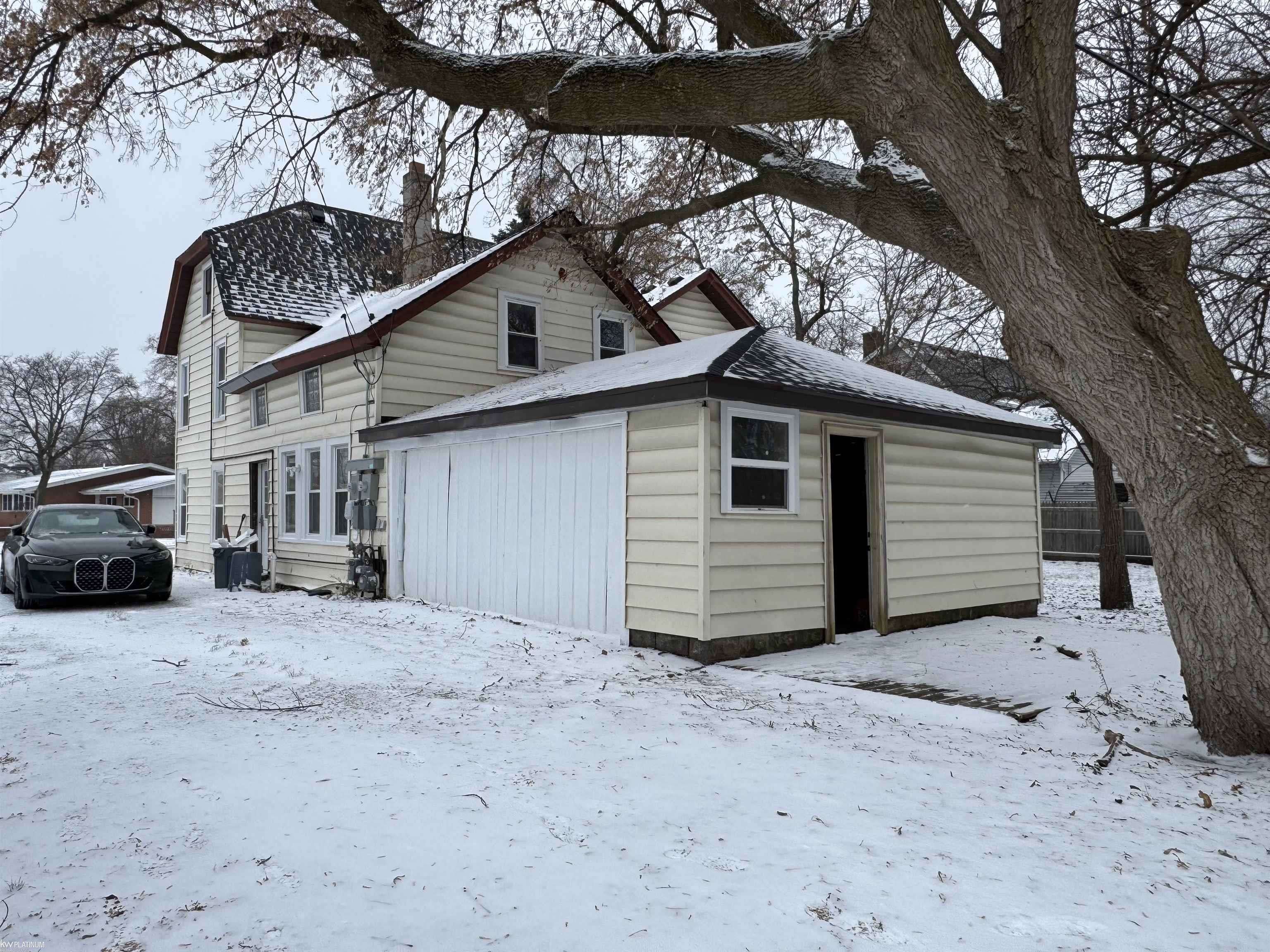 Port Huron, MI 48060,823 Beard ST