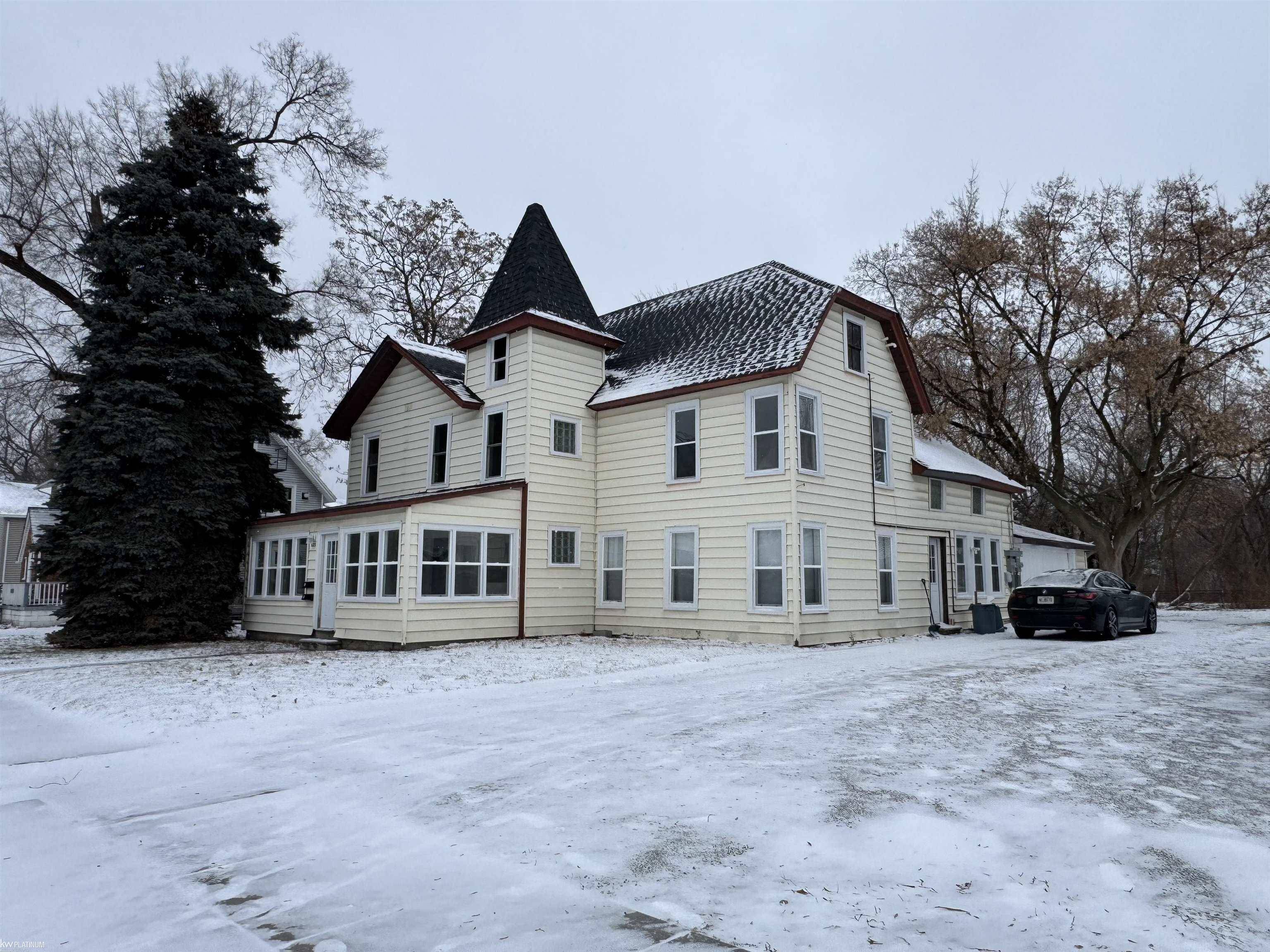 Port Huron, MI 48060,823 Beard ST