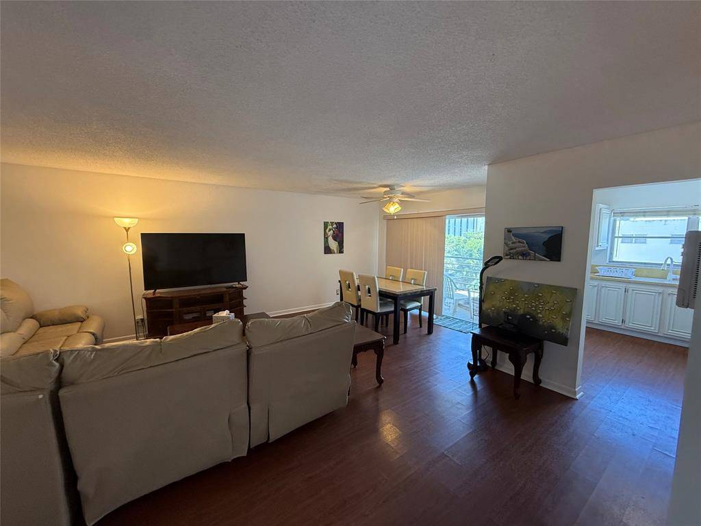 Lauderhill, FL 33313,4042 NW 19th St #402