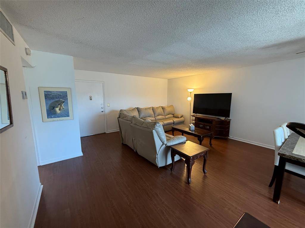 Lauderhill, FL 33313,4042 NW 19th St #402