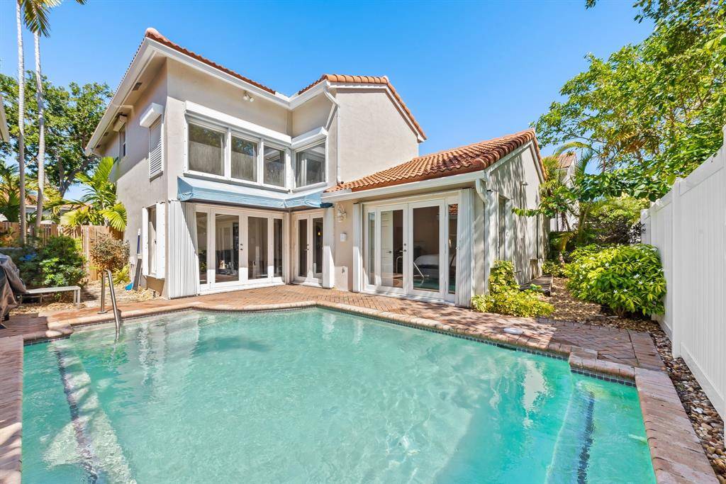 Hollywood, FL 33019,975 Weeping Willow Way