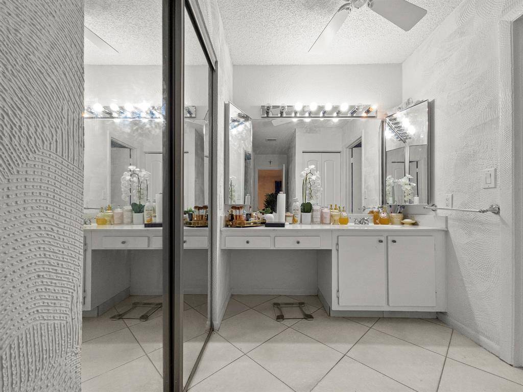 Boca Raton, FL 33428,9286 Vista Del Lago #35B