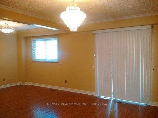 Mississauga, ON L5M 3R6,1537 Cuthbert AVE