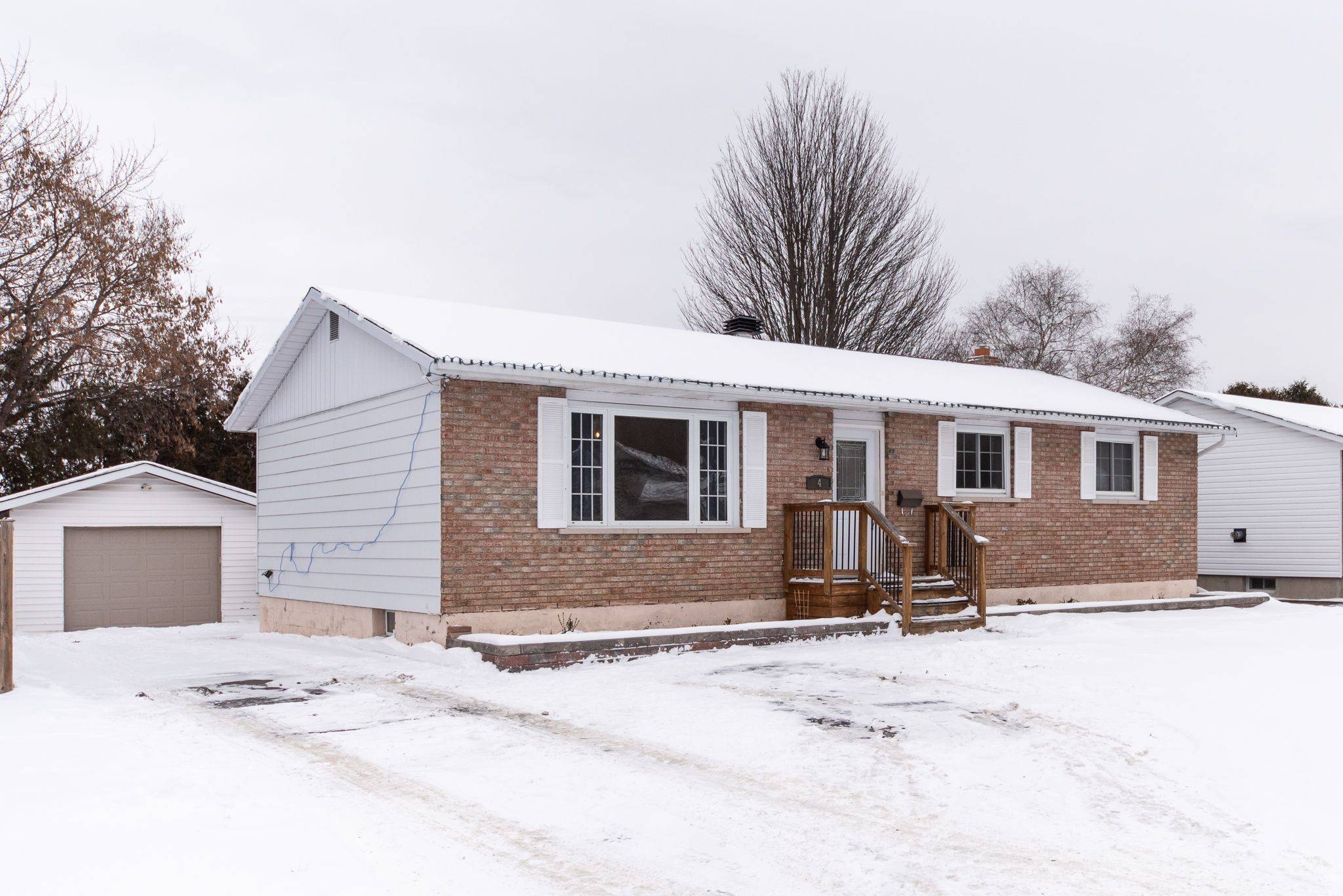 Petawawa, ON K8H 3B5,4 James ST