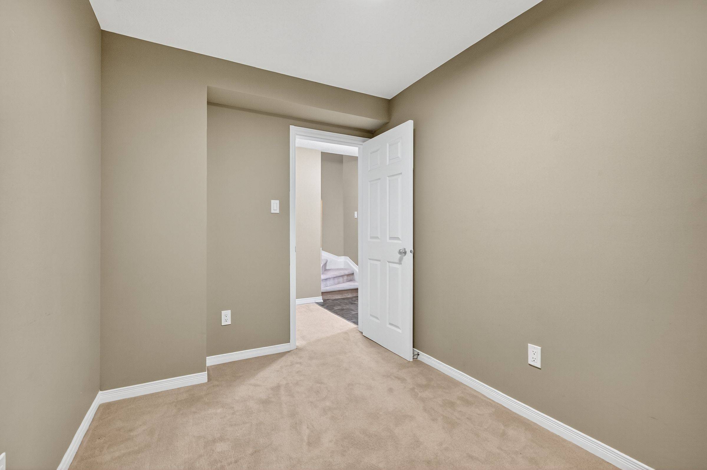 Orleans - Convent Glen And Area, ON K1W 0G4,105 Caithness Private