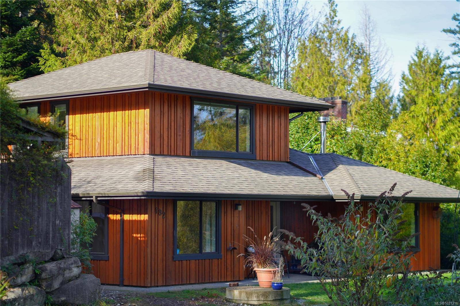 Salt Spring, BC V8K 1P1,182 Grantville St