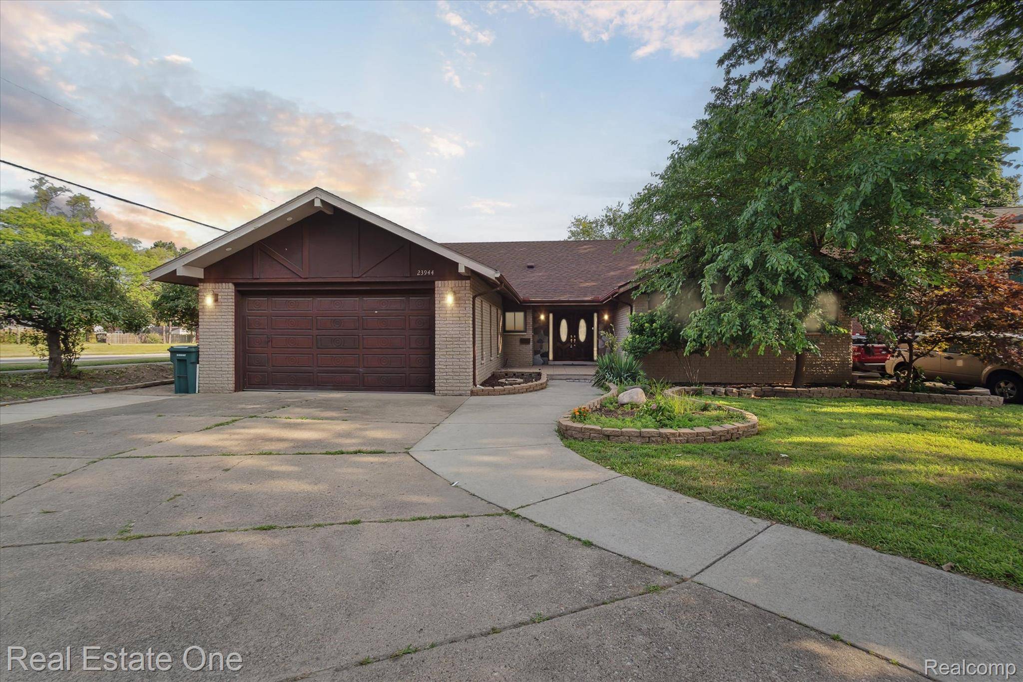 Dearborn, MI 48124,23944 Fordson DR