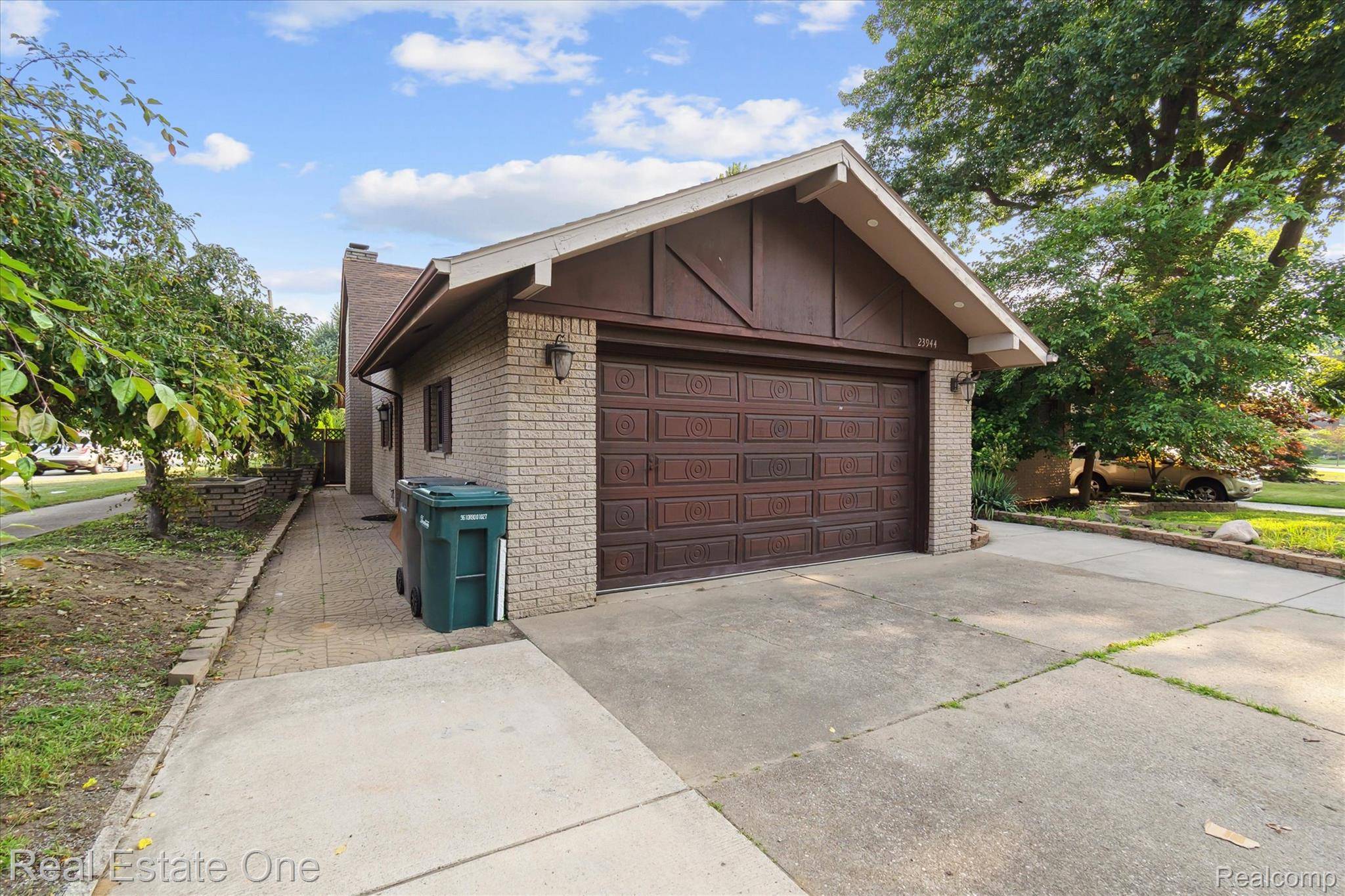 Dearborn, MI 48124,23944 Fordson DR