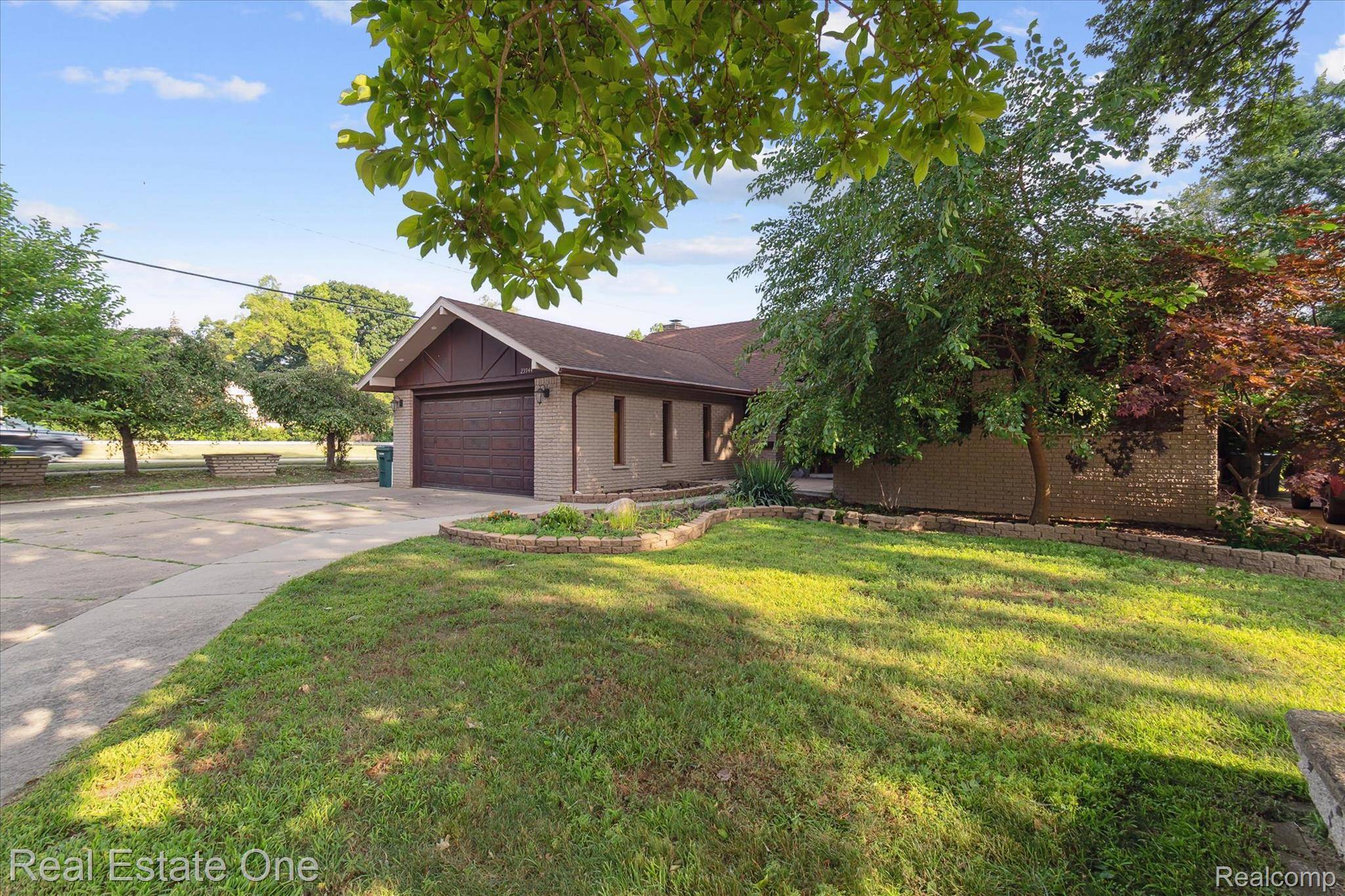 Dearborn, MI 48124,23944 Fordson DR