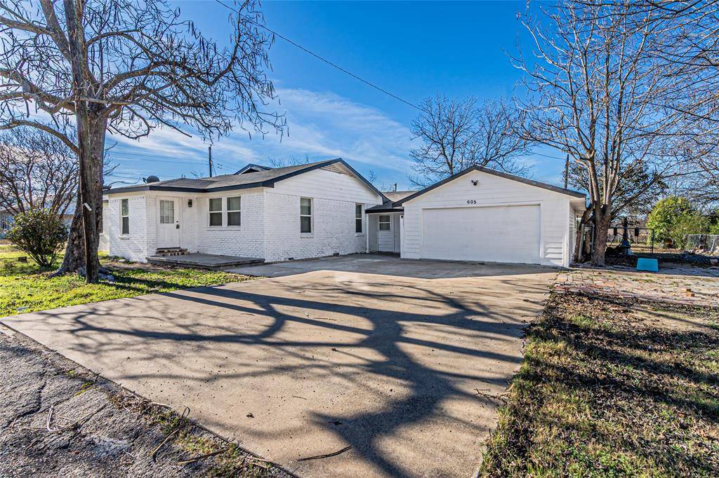 Italy, TX 76651,605 Lloyd