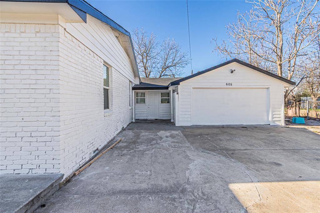 Italy, TX 76651,605 Lloyd