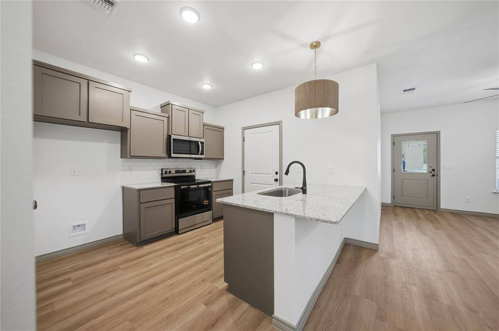 Covington, TX 76636,105 S Barron