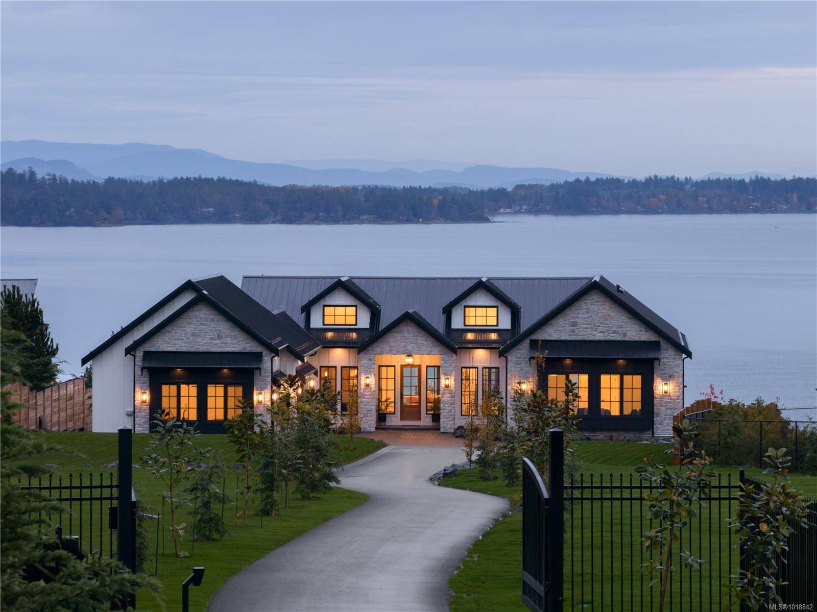 Mill Bay, BC V0R 2P3,3080 Beachfront Cres