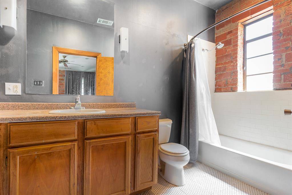 Dallas, TX 75219,2602 Kings Road #B