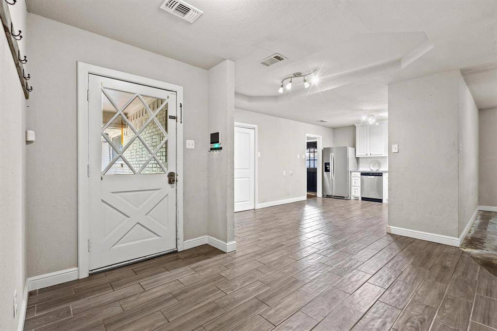 Van Alstyne, TX 75495,878 N Main Drive