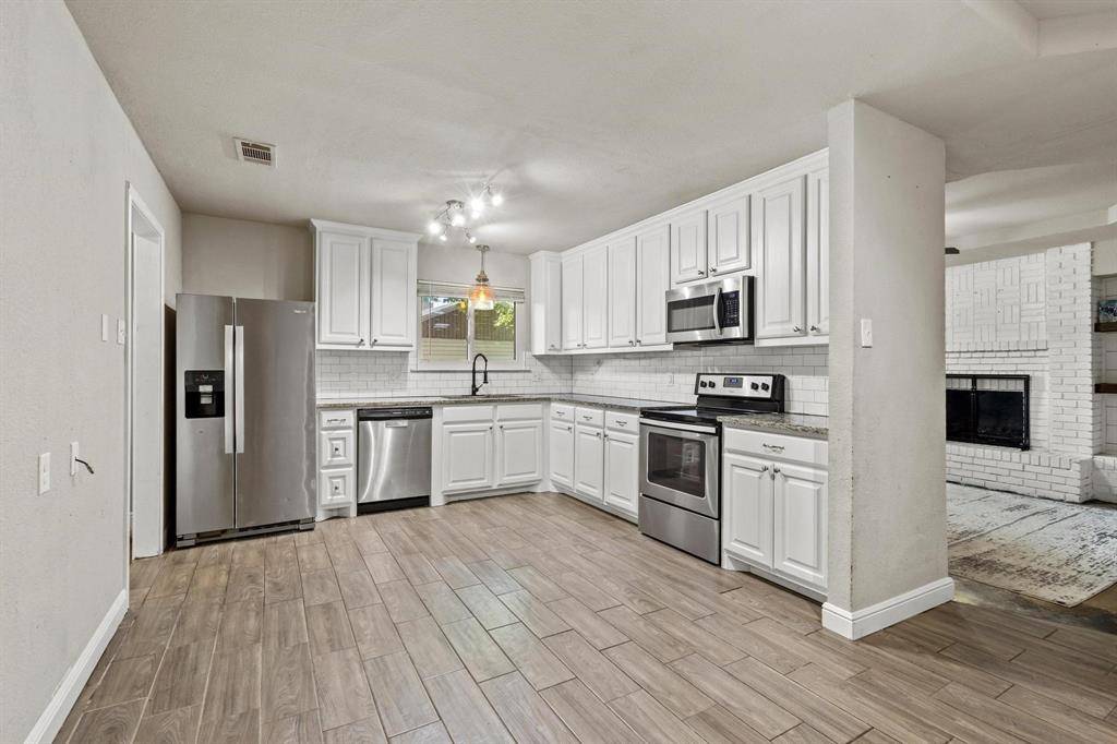 Van Alstyne, TX 75495,878 N Main Drive