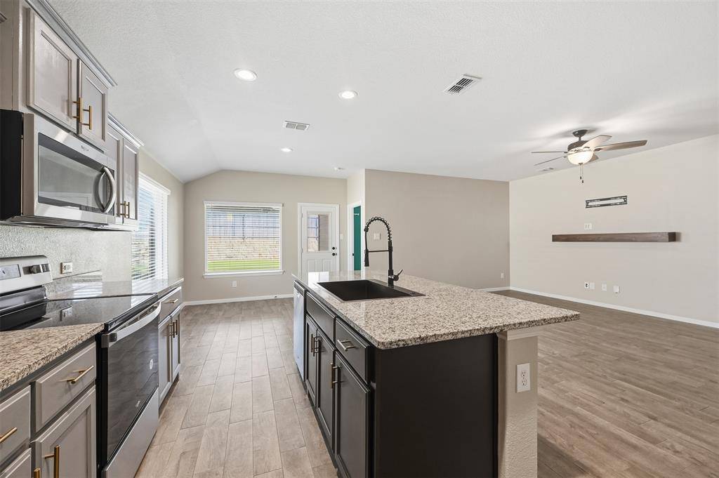 Fort Worth, TX 76131,405 Houndstooth Drive