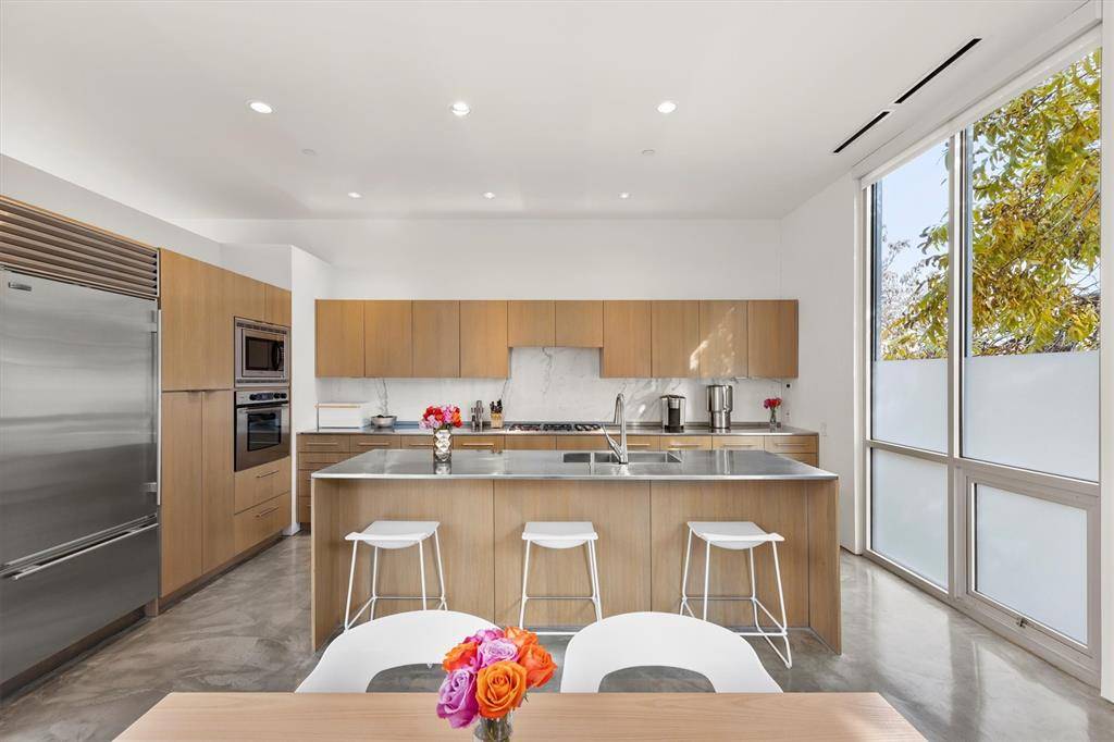 Dallas, TX 75219,3740 Holland Avenue #3B