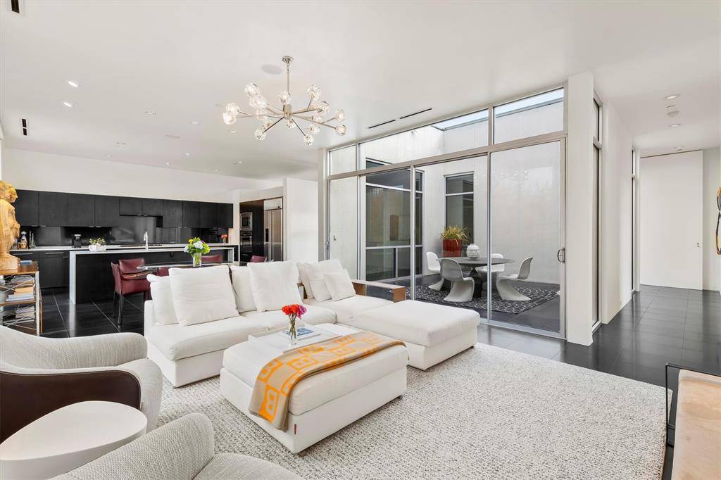 Dallas, TX 75219,3740 Holland Avenue #3C