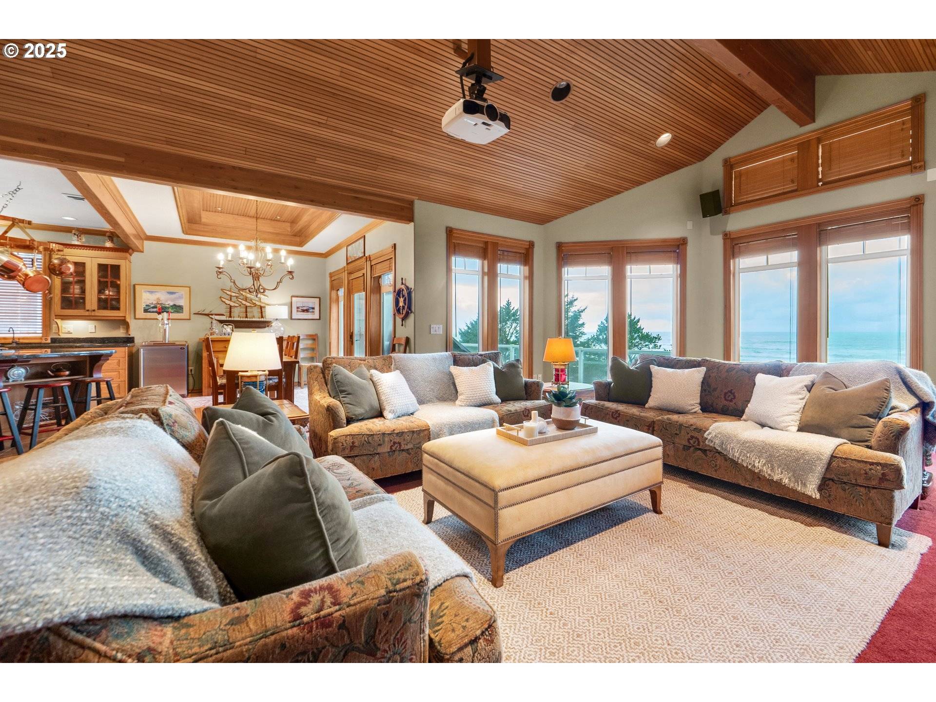 Cannon Beach, OR 97110,747 OAK ST