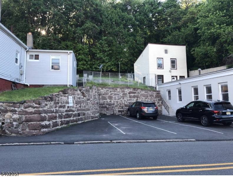 Hawthorne Boro, NJ 07506,122 N 8Th St