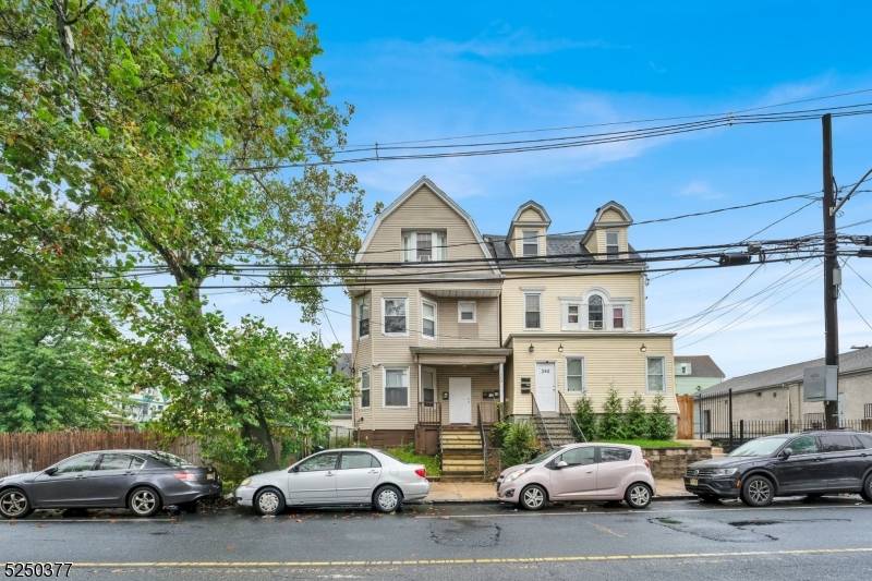 Newark City, NJ 07103,348 13Th Ave #3