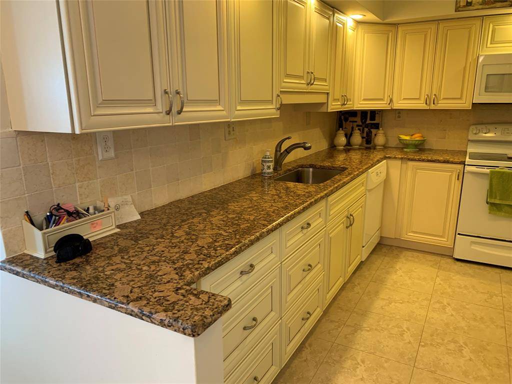 Pompano Beach, FL 33062,525 N Ocean Blvd #1120