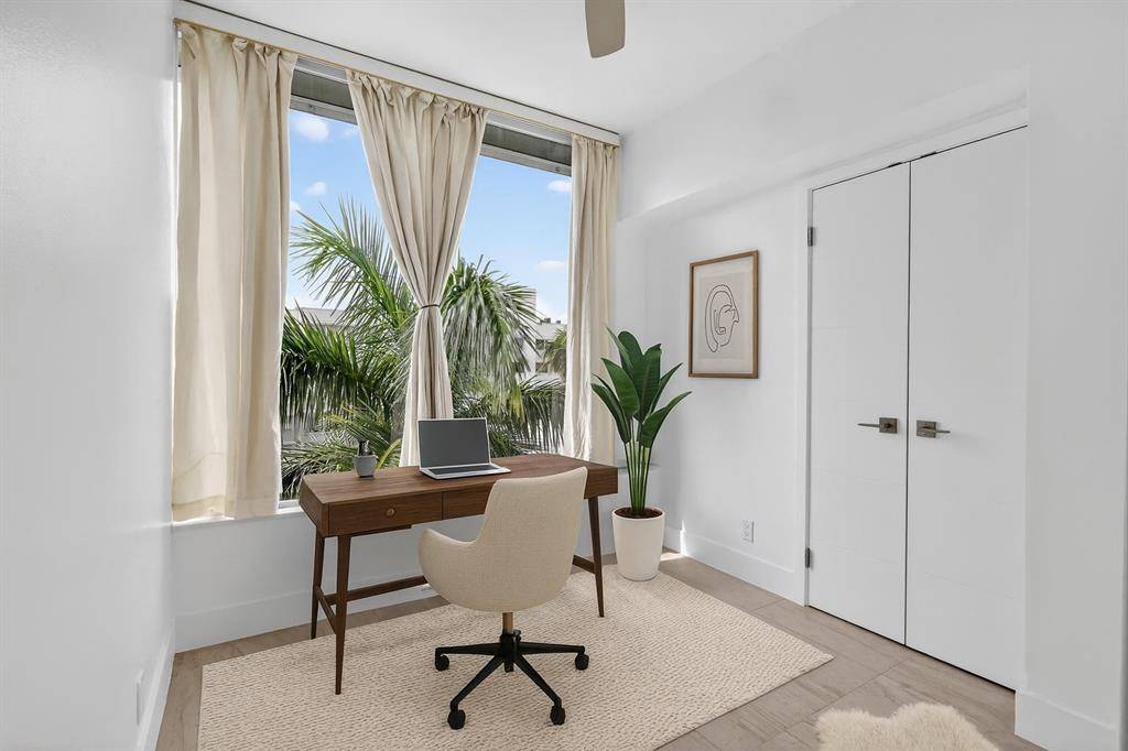 Palm Beach, FL 33480,44 Cocoanut Row #507A