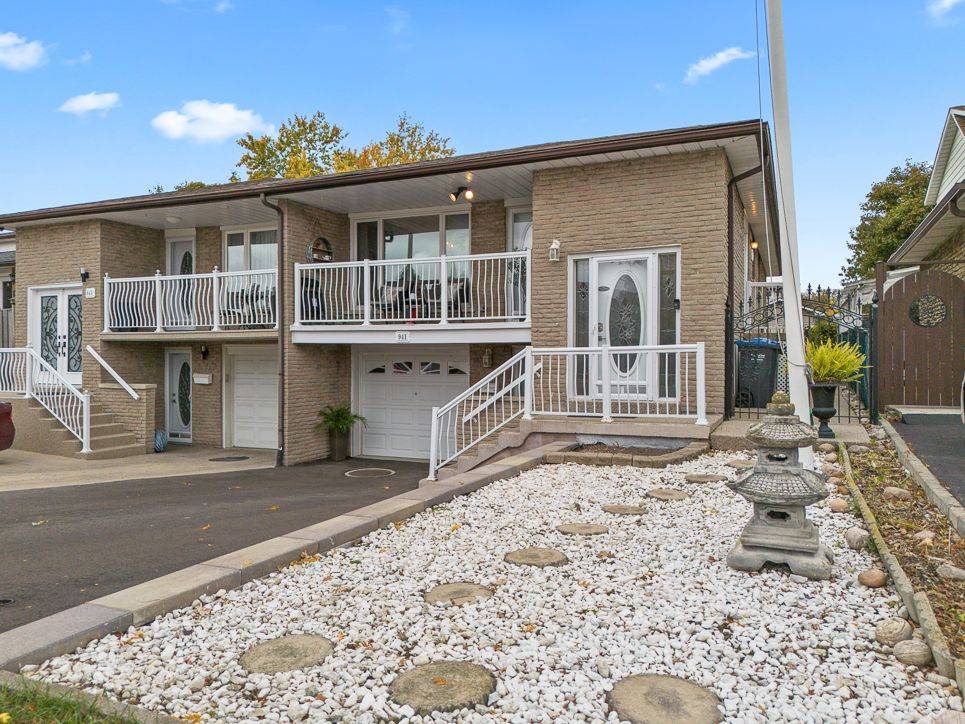 Mississauga, ON L5C 1G2,941 Stainton DR
