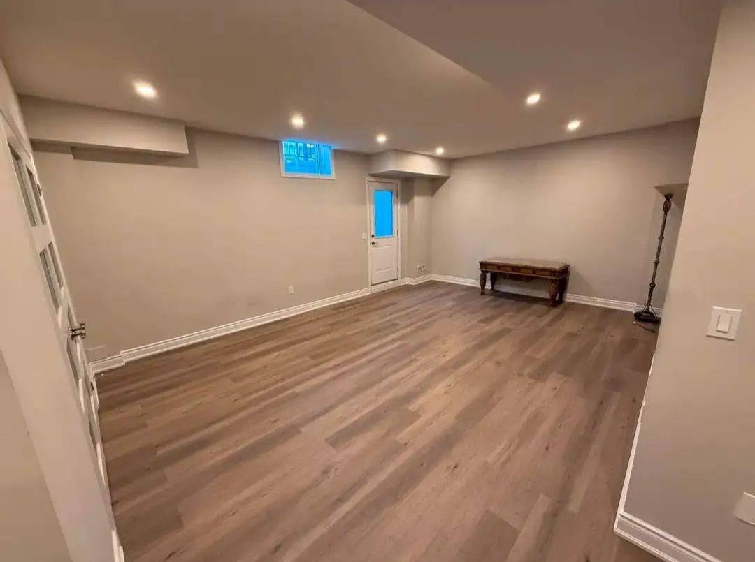 Oakville, ON L6H 0Z4,3367 Post RD