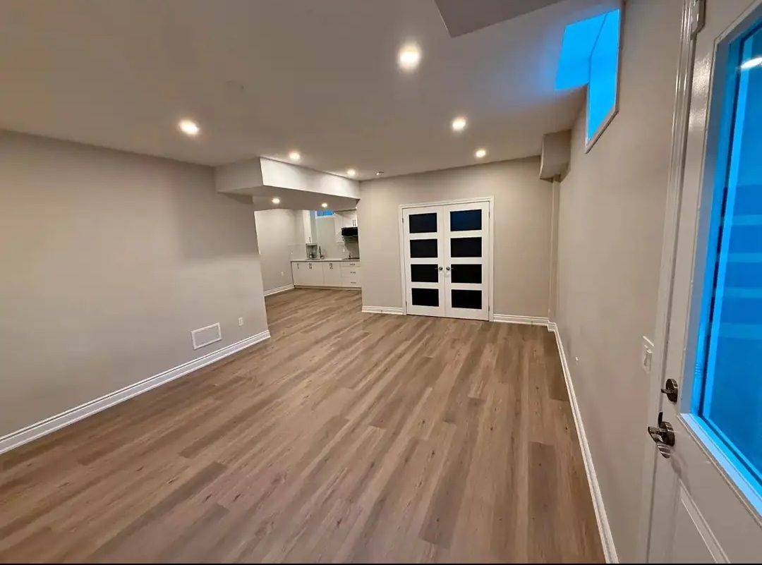 Oakville, ON L6H 0Z4,3367 Post RD