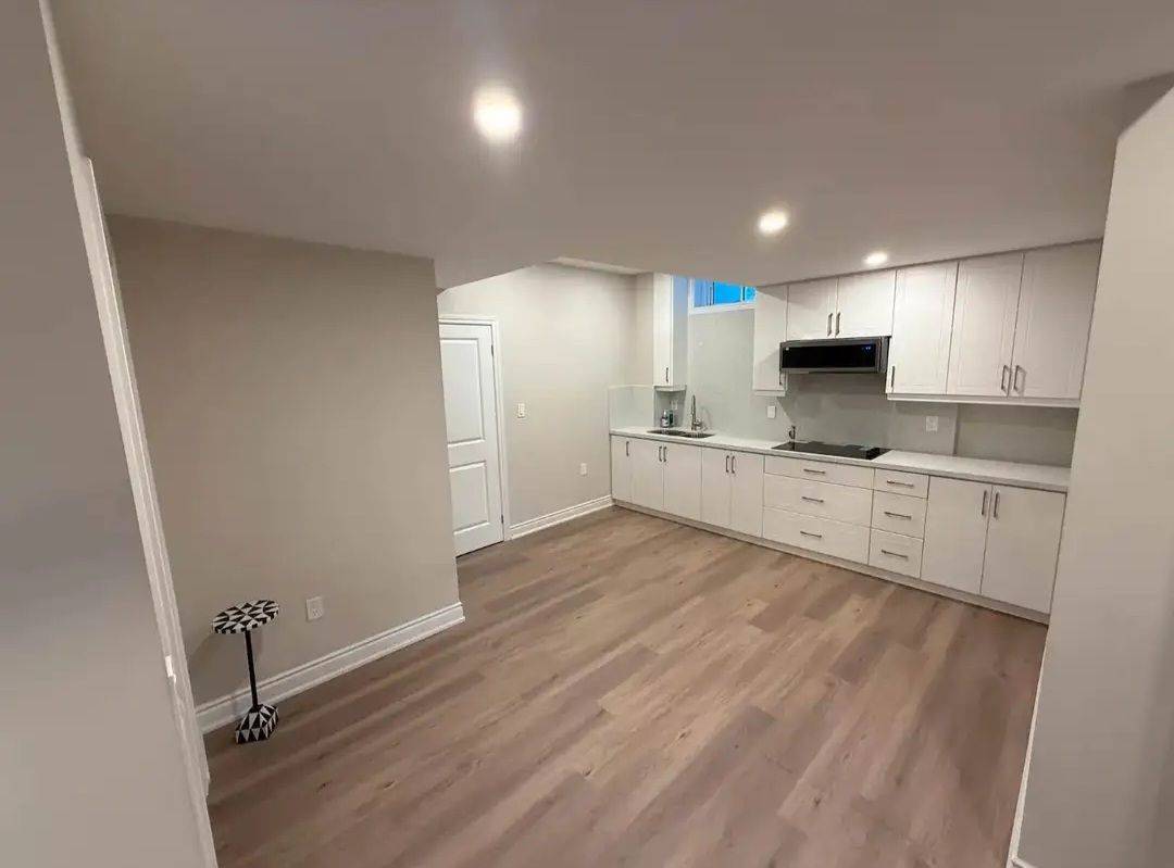 Oakville, ON L6H 0Z4,3367 Post RD