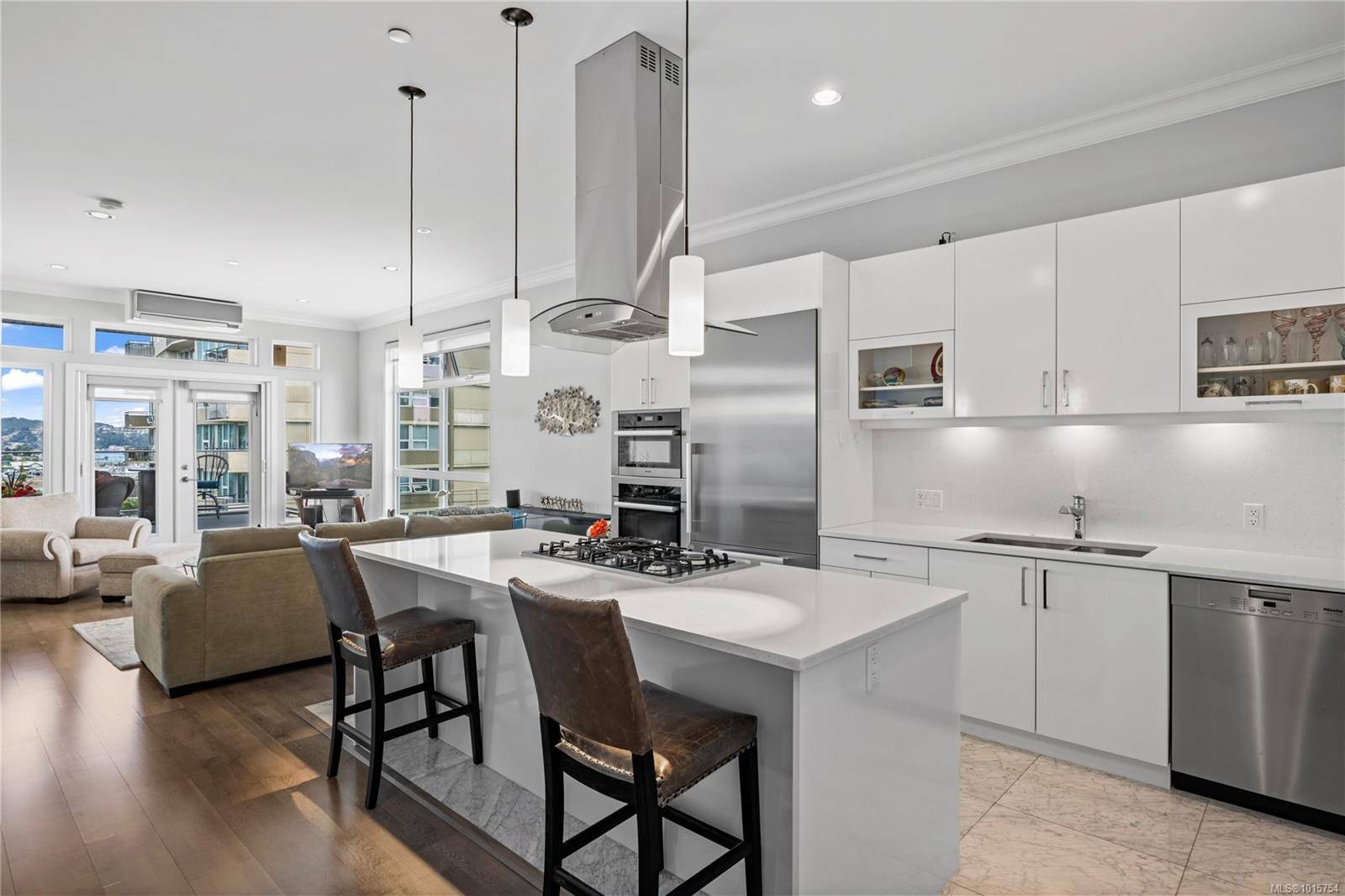 Nanaimo, BC V9R 5H2,10 Chapel St #404