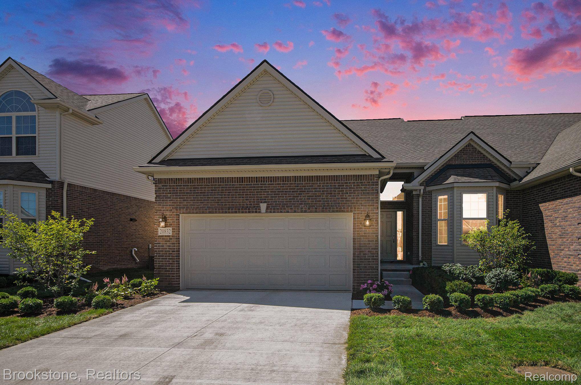 Macomb, MI 48044,20832 Burn DR