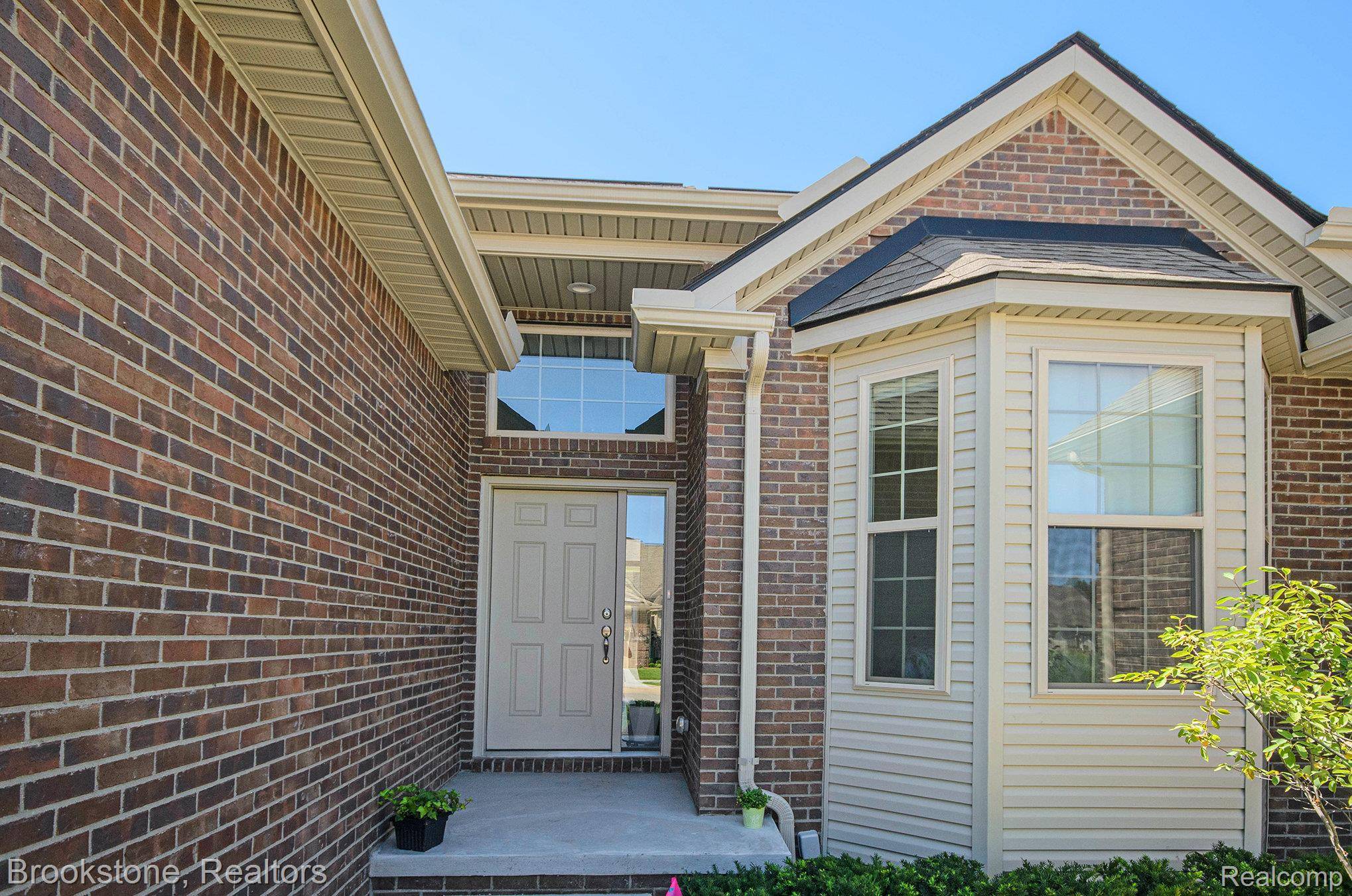 Macomb, MI 48044,20832 Burn DR