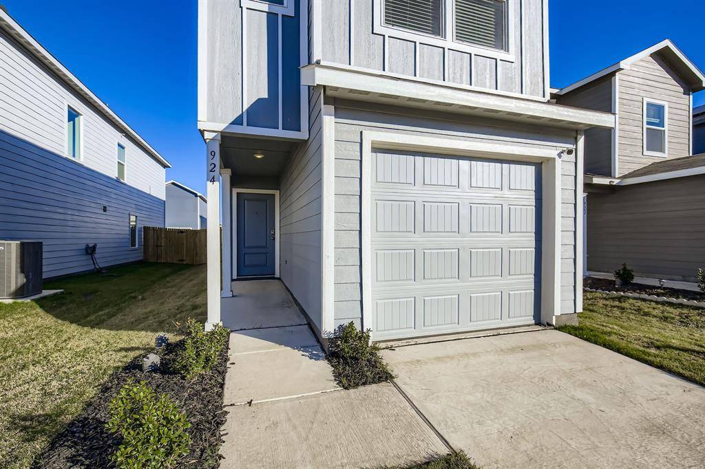 Princeton, TX 75407,924 Blue Heron Drive