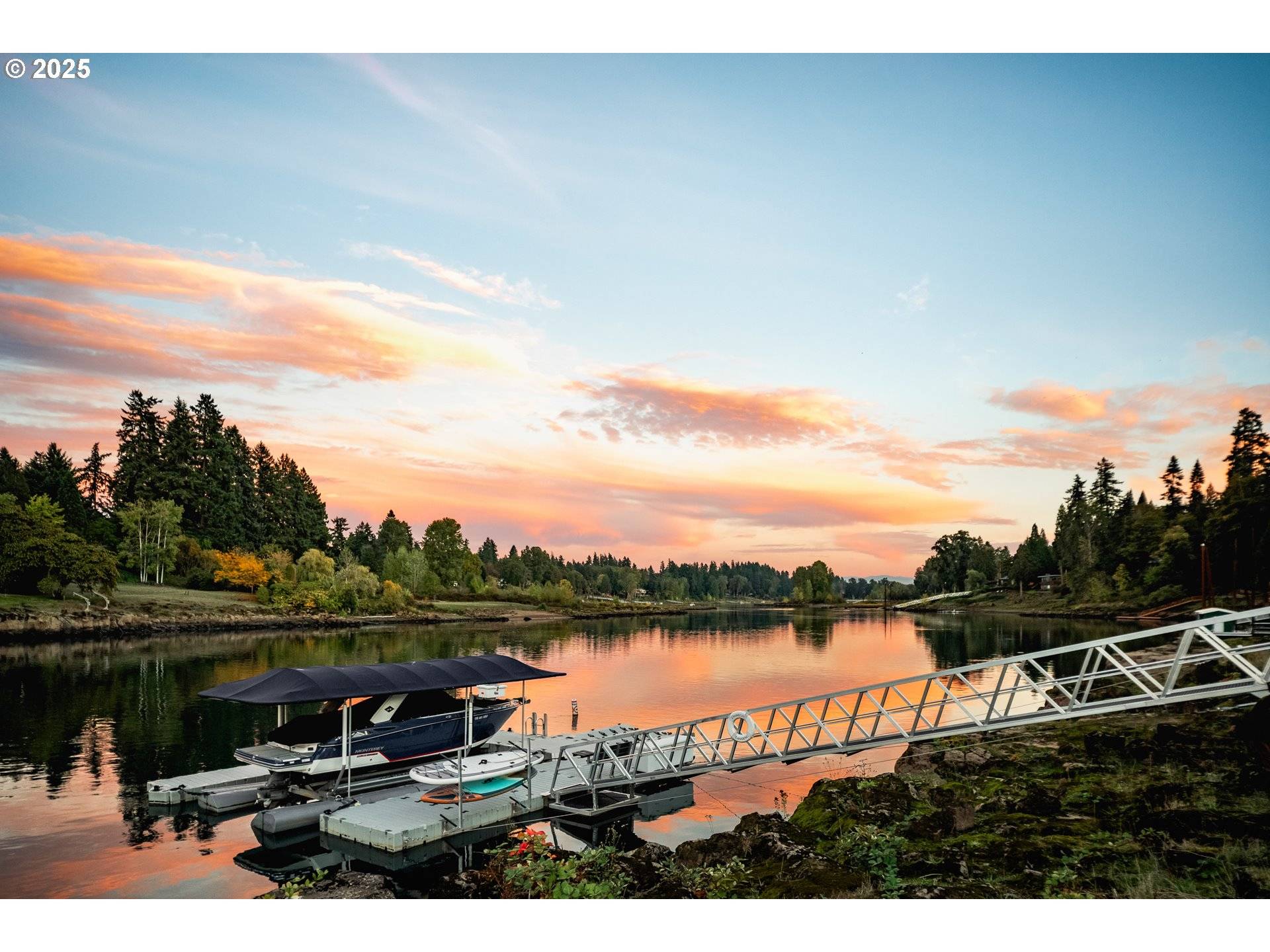 Lake Oswego, OR 97034,18418 OLD RIVER LNDG