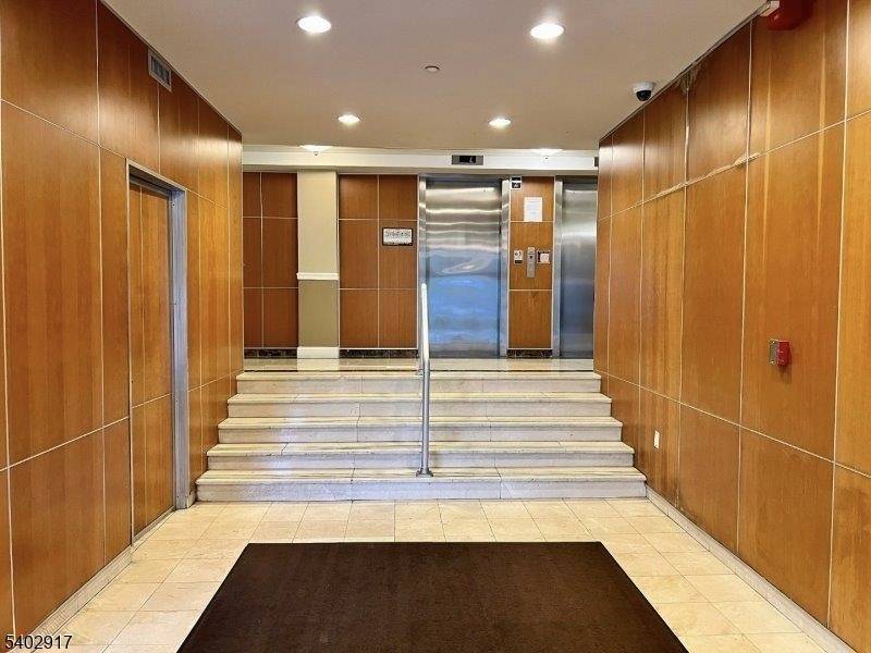 East Orange City, NJ 07017,60 Parkway Dr #10G