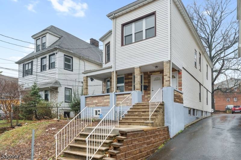 Elizabeth City, NJ 07208,18 Lowden St 2nd Floor