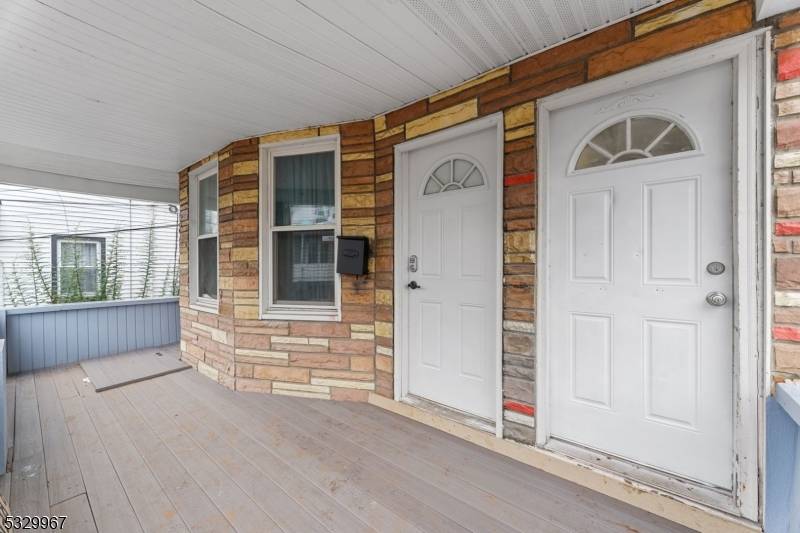 Elizabeth City, NJ 07208,18 Lowden St 2nd Floor