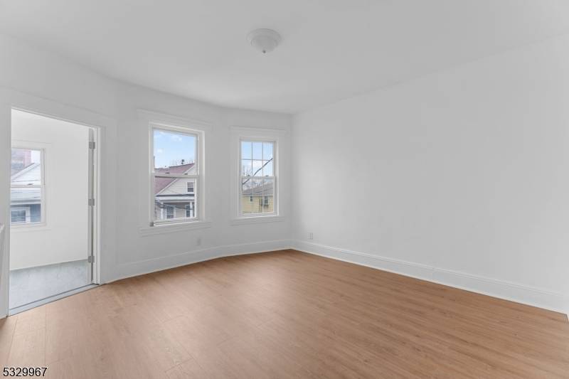 Elizabeth City, NJ 07208,18 Lowden St 2nd Floor